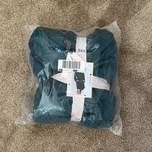 NWT Victoria’s Secret Robe